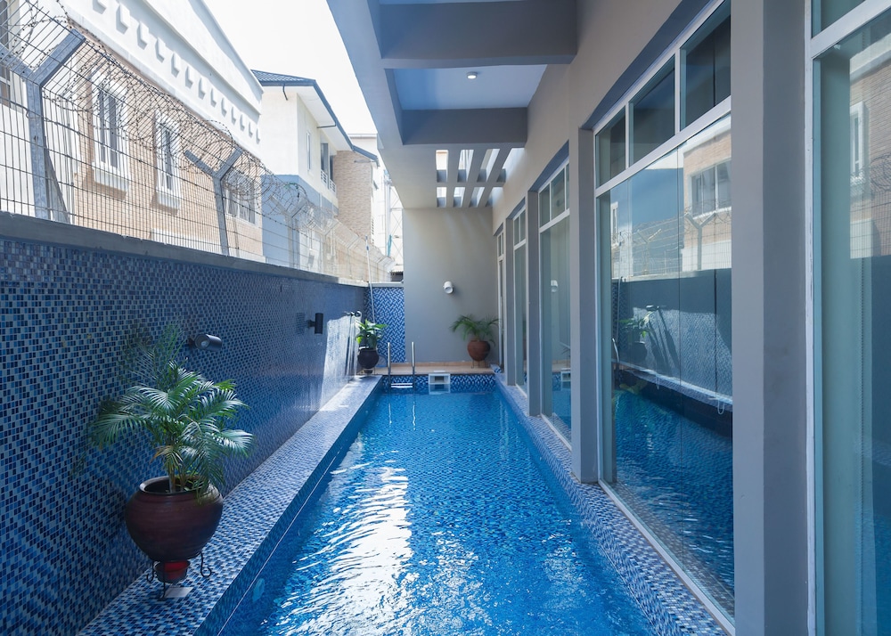 Golden Tulip Oniru Suites 13/26