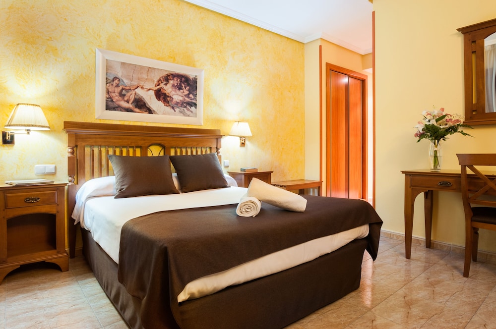 HOTEL CARLOS I - YUNCOS 26/61