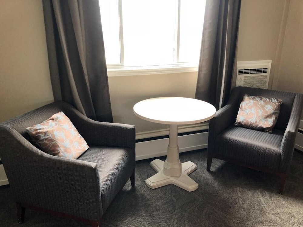 Seasons Inn Halifax 12/17