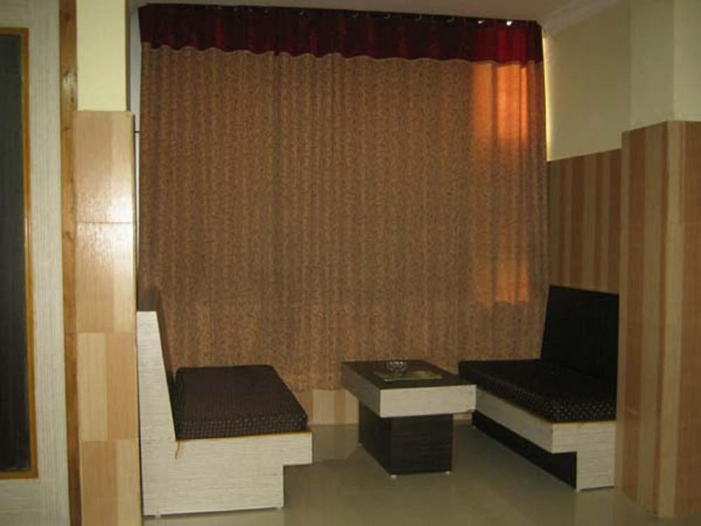 Hotel Green Valley 38/45
