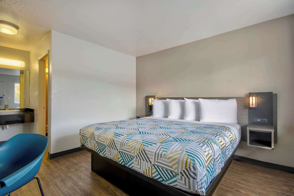 Studio6 Albuquerque, NM - Midtown 23/38