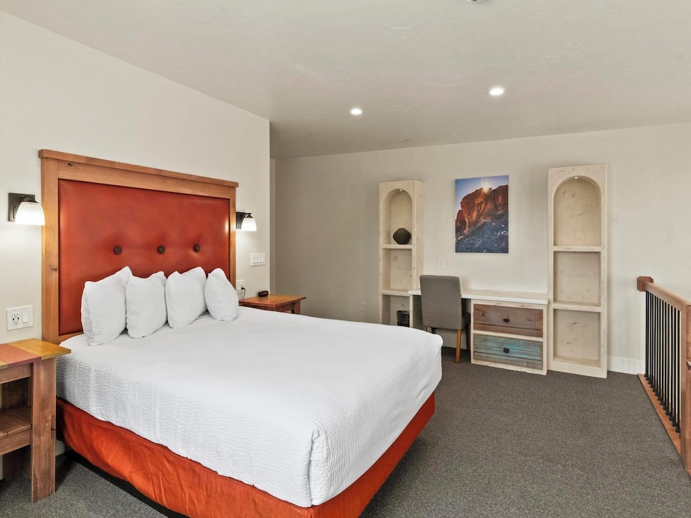 Bluff Dwellings Resort 31/67