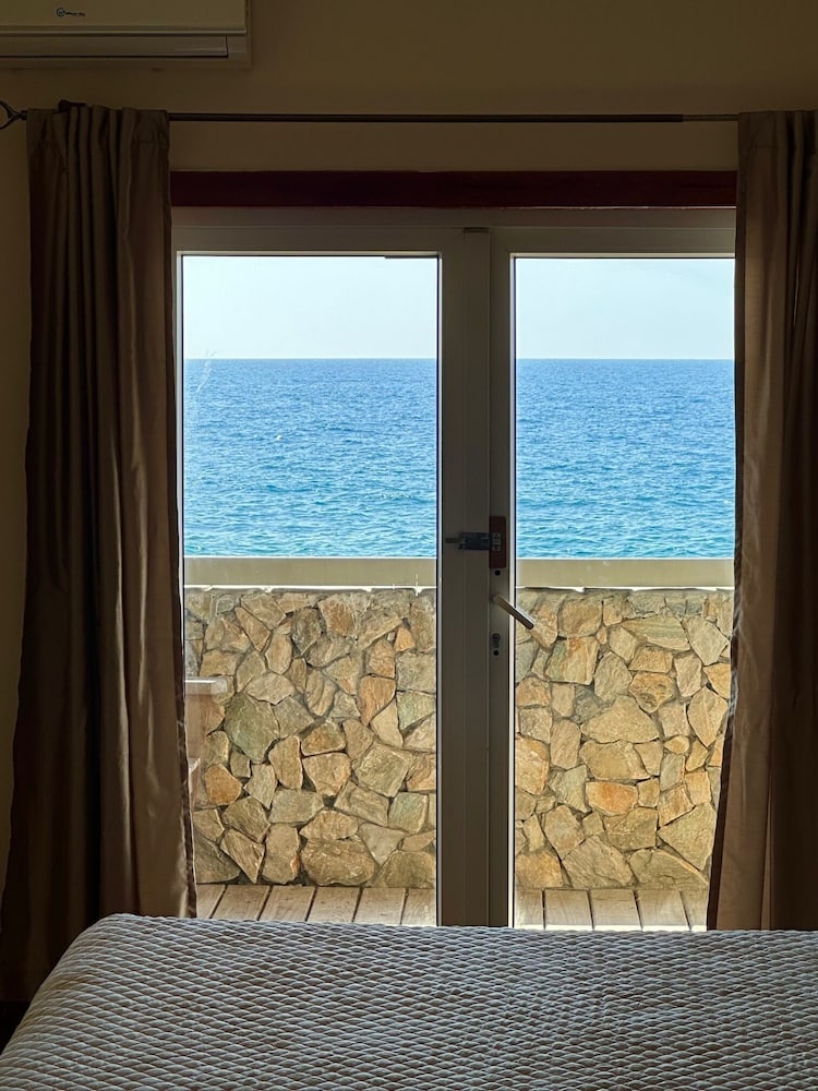Lands End Hotel 58/71