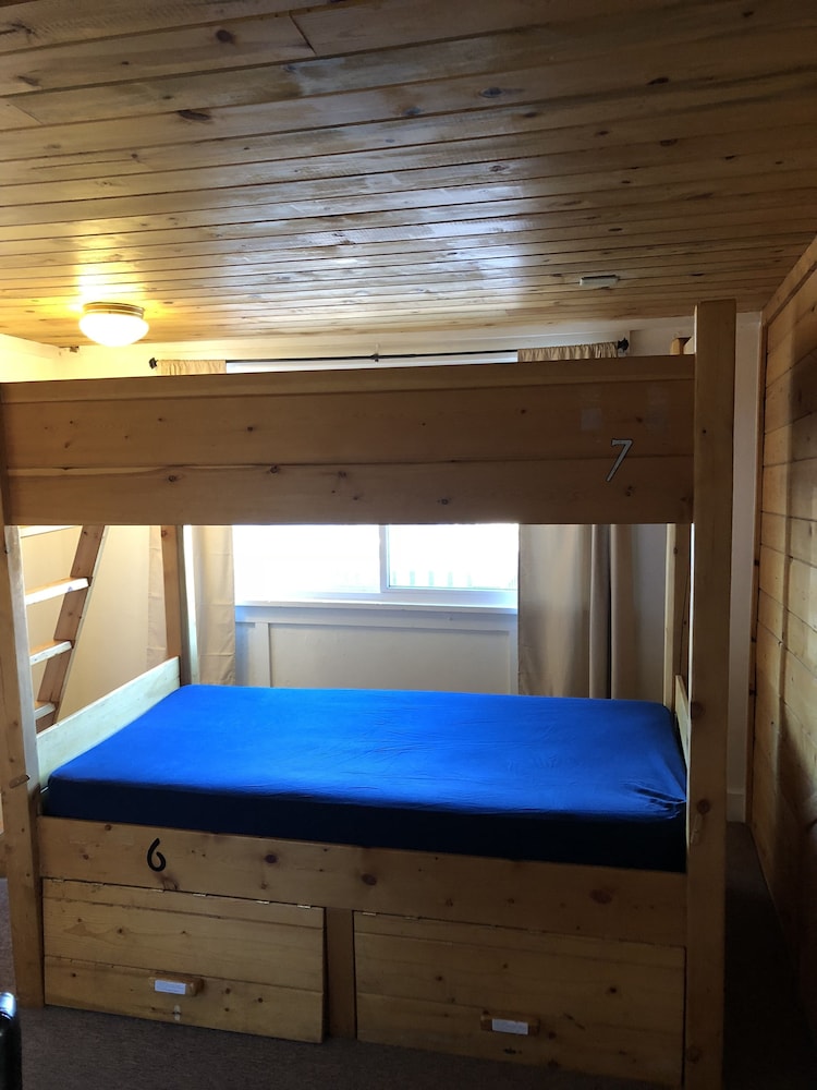Estes Park Adventure Hostel 12/26