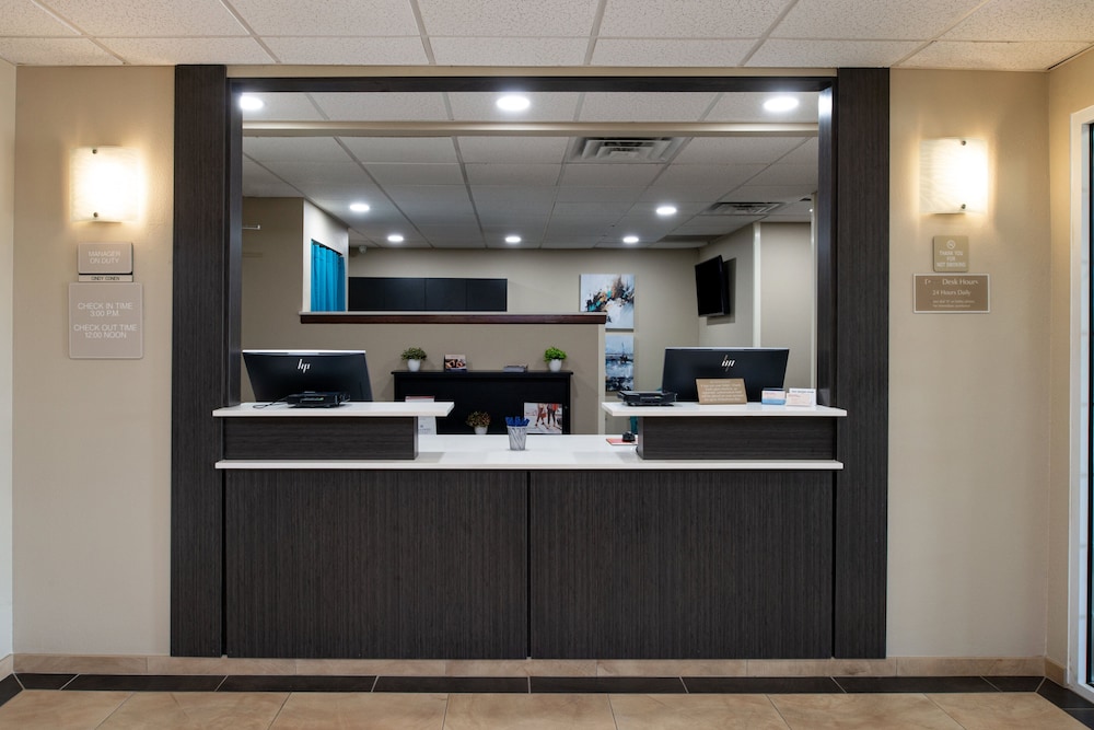 CANDLEWOOD SUITES OLATHE 15/56