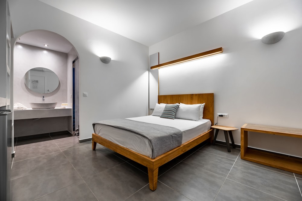 Stelios Place 10/50