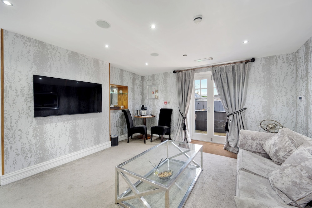 Cranleigh Boutique 29/46