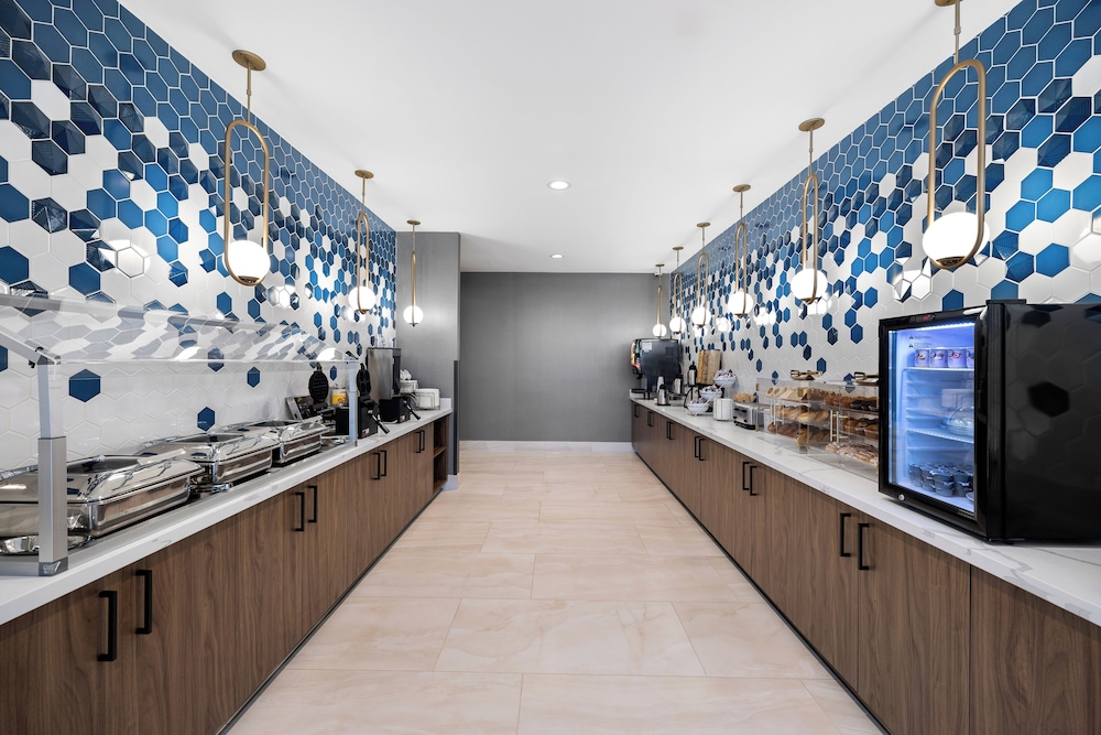 La Quinta Inn and Suites by Wyndham La Habra 30/60