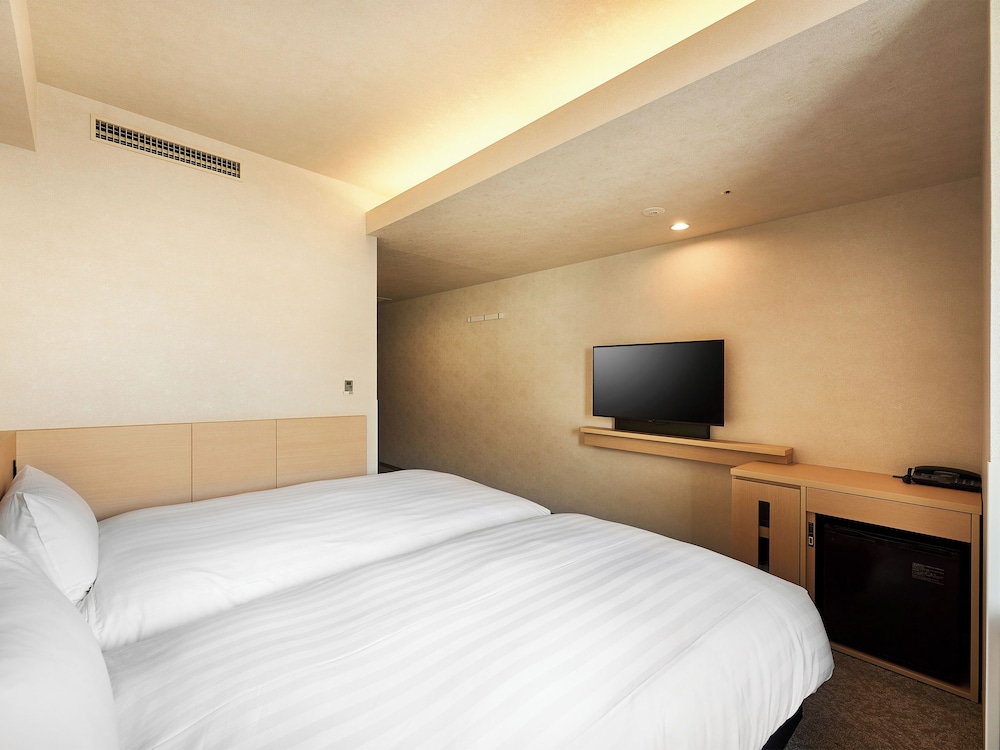 Light, Twin Beds