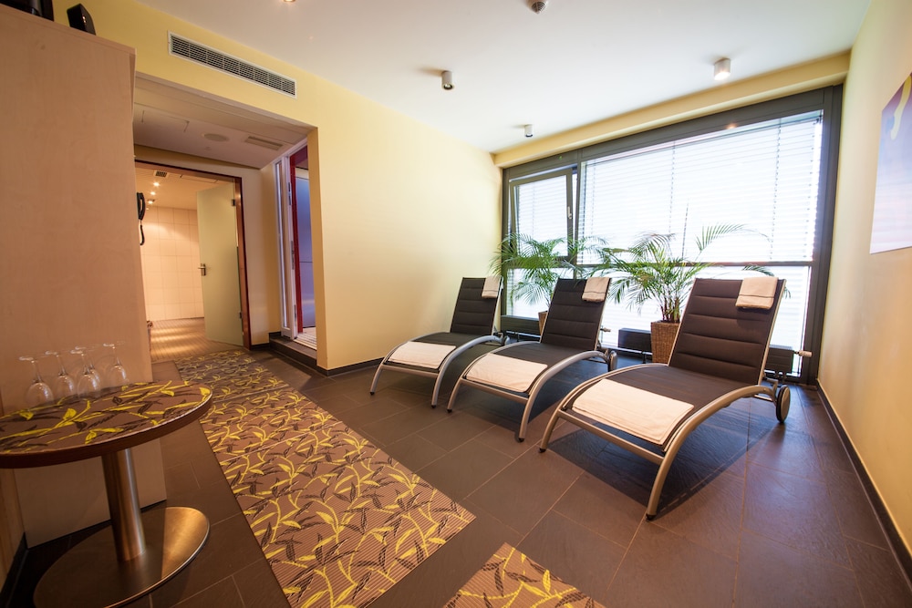 Novina Hotel Tillypark 34/71