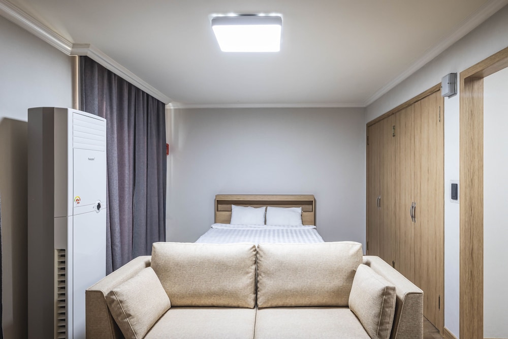 Plus, Premier, 2 Futon Beds