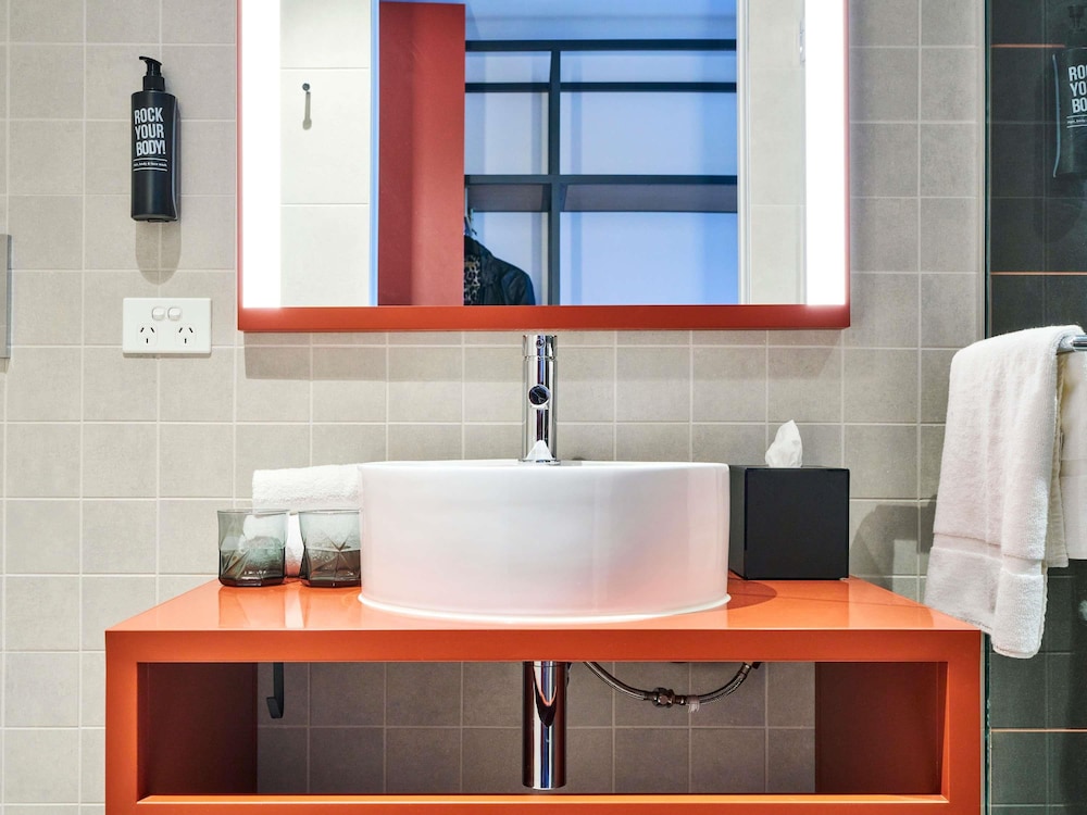 ibis Styles Melbourne Airport 50/50