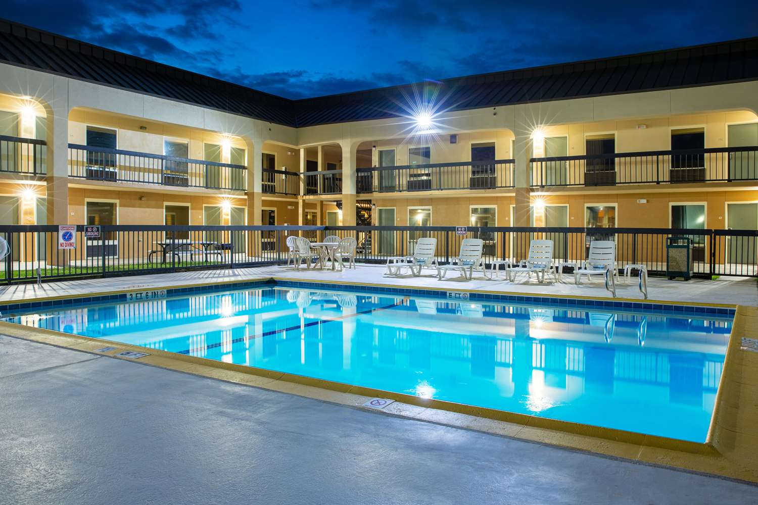 QUALITY INN AT ARLINGTON HIGHLANDS 8/44