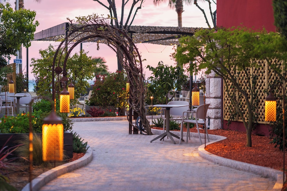 AEVA HOTEL 35/44