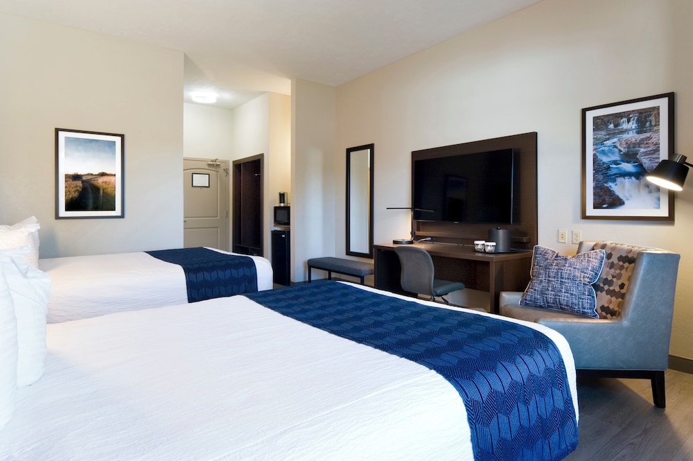Walkout, Classic, 2 Queen Beds