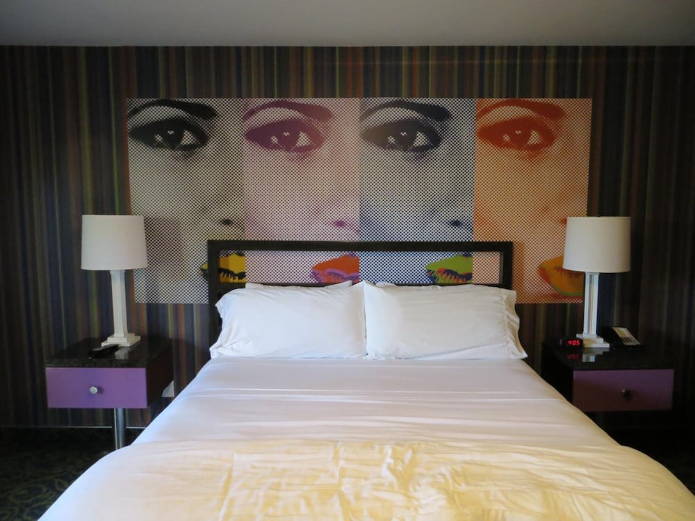 STUDIO, SUITE, KING BED, KITCHEN