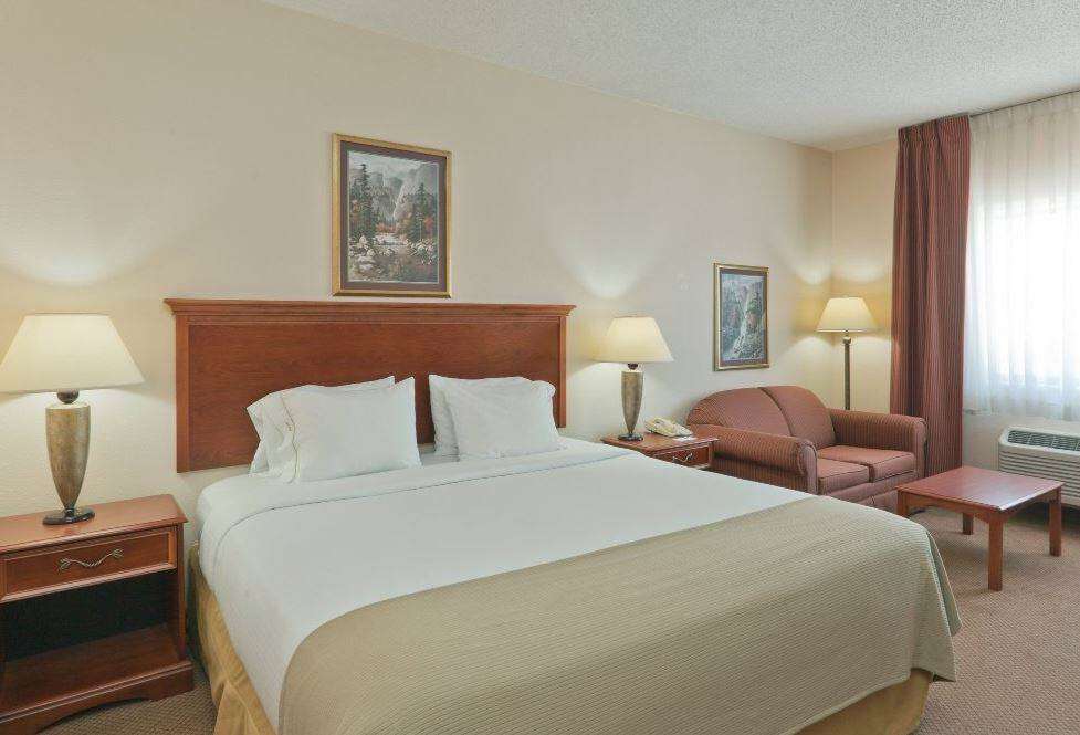 Baymont by Wyndham Portage Indiana Dunes 2/10