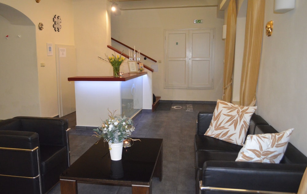 HOTEL PEREGRIN 14/72