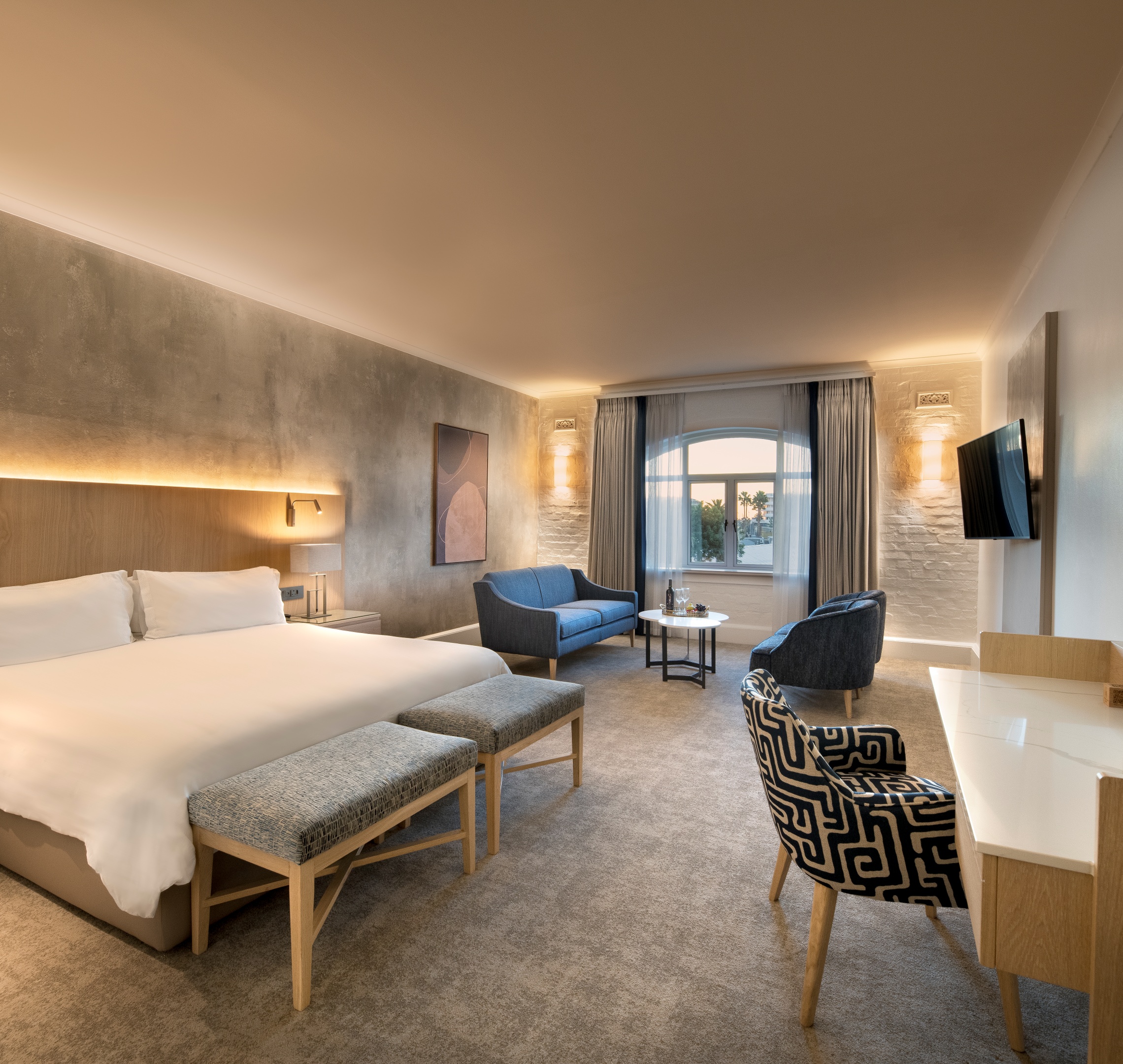 Room, Piazza View