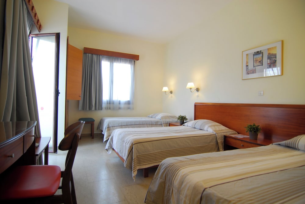 Lato Hotel 12/44