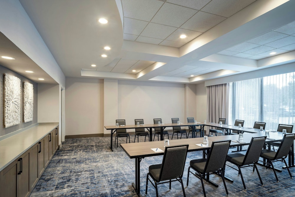 Delta Hotels by Marriott Jacksonville Deerwood 39/52