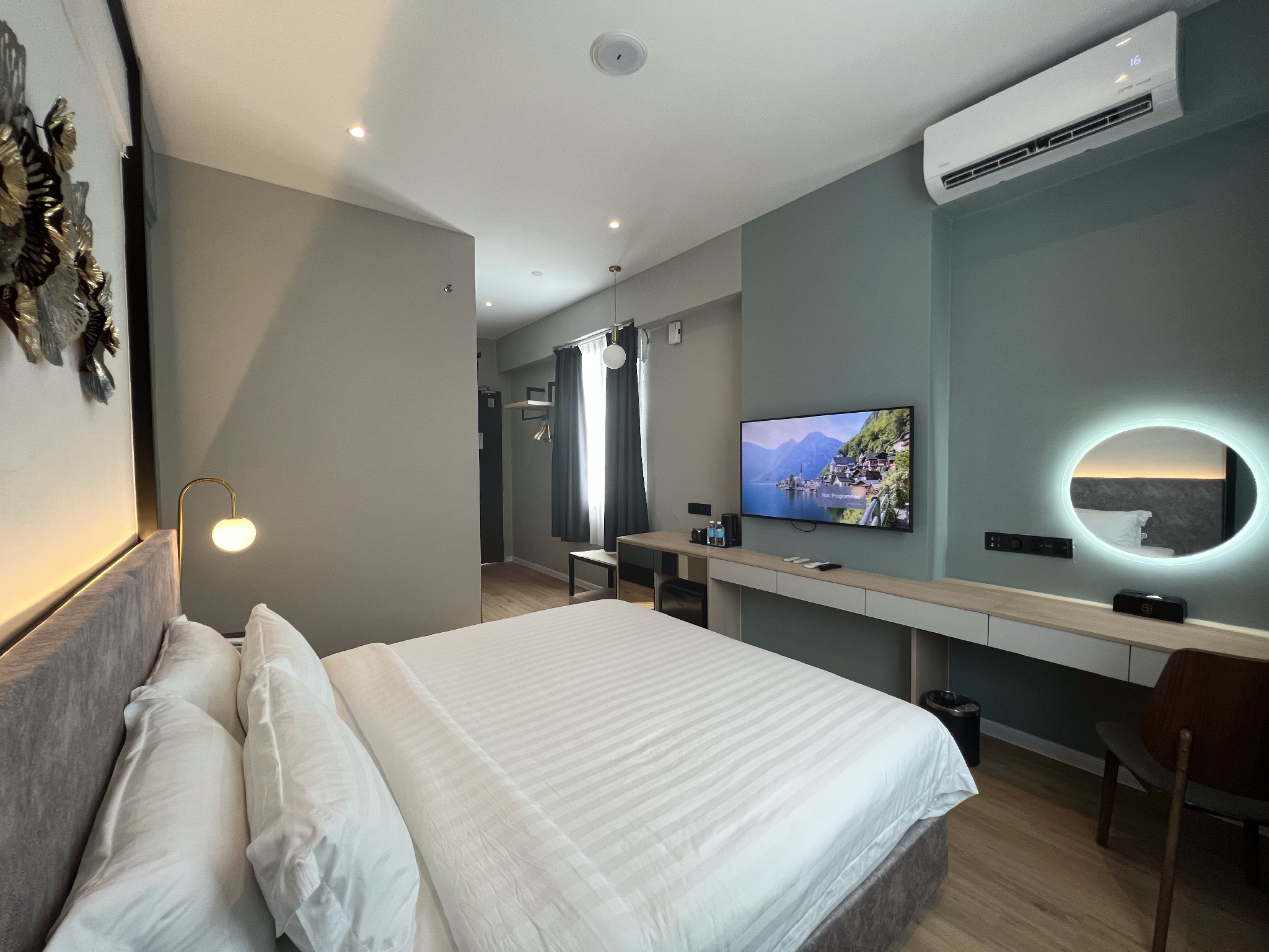 Deluxe, King Bed