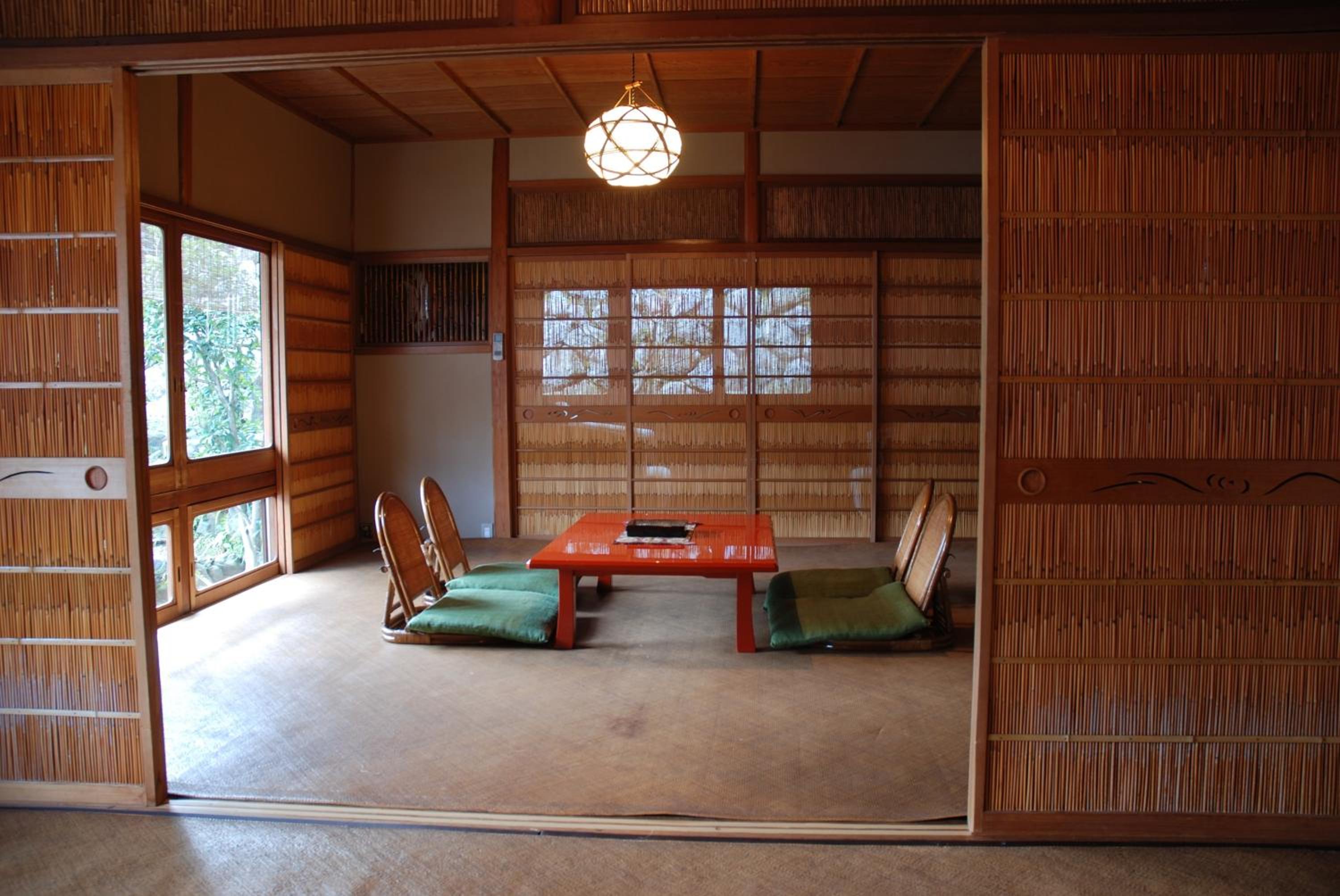 JAPANESE, DELUXE