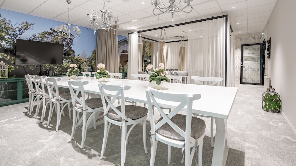 restaurant cafeteria