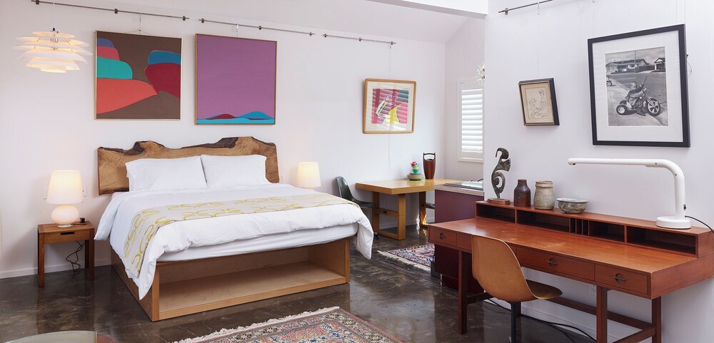 SUITE, KING BED