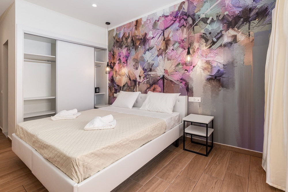 Aqua Luxury Suites 32/76