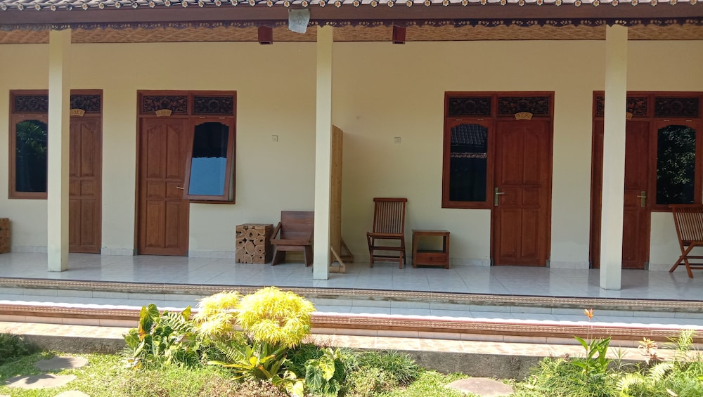 Astawa House 6/65