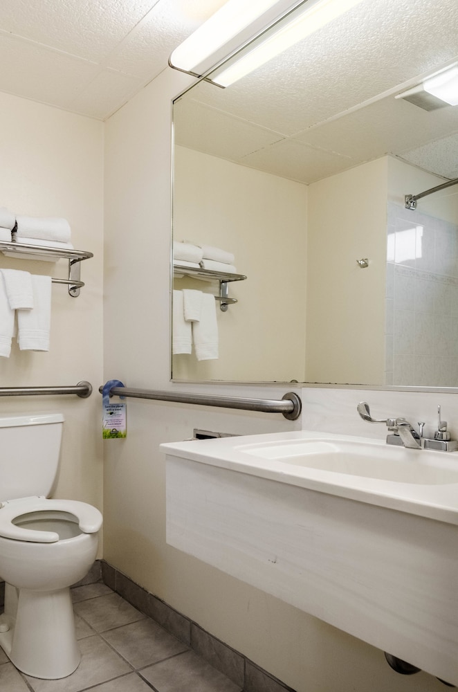 Econo Lodge 6/23