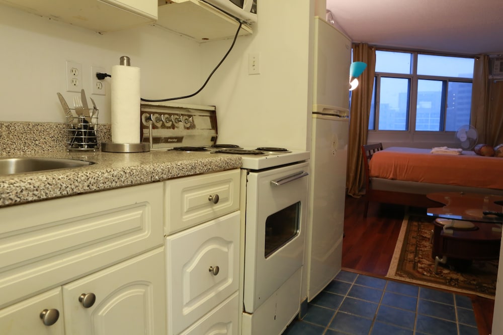 Toronto Furnished Living 28/52