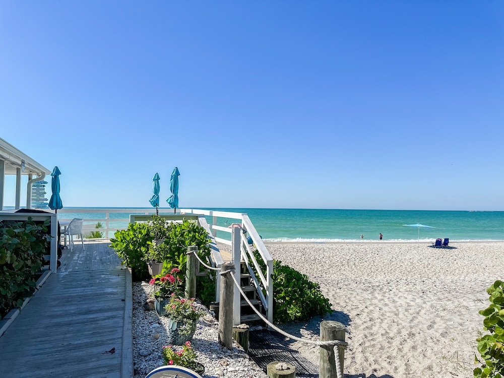 Pearl Beach Inn 32/54
