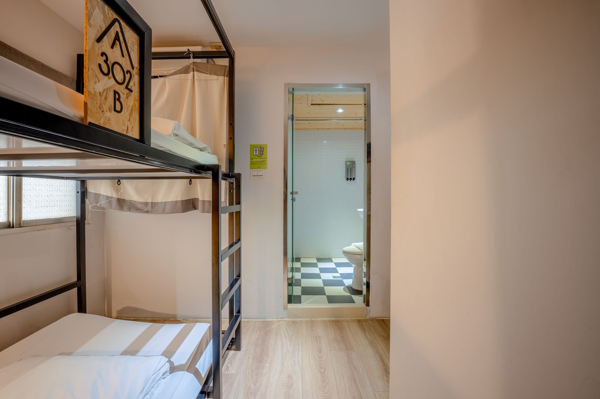 ECONOMY, TWIN BEDS