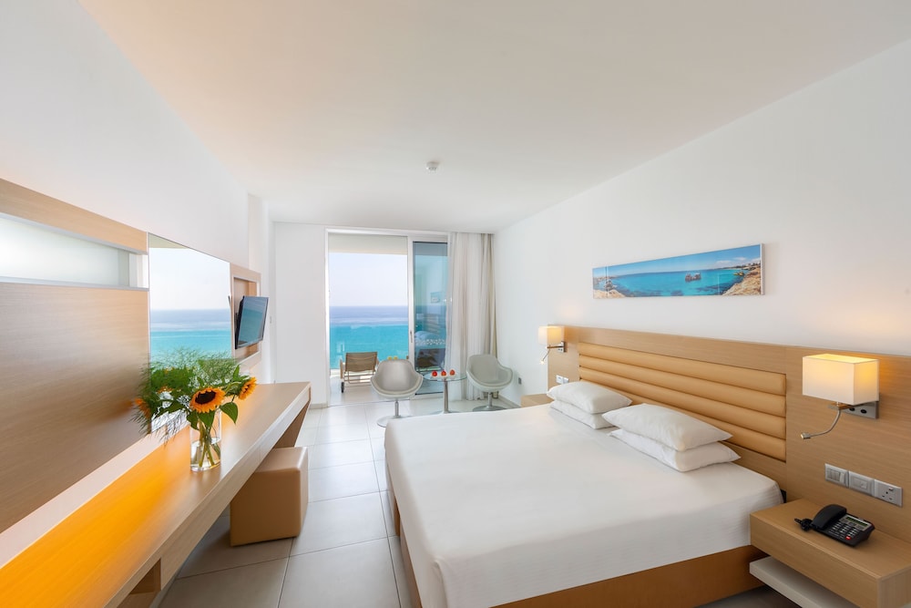 غرفة سوبيريور بسرير مزدوج أو سريرين منفصلين بإطلالة على البحر بشرفة، Vrissaki Beach Hotel 2/4