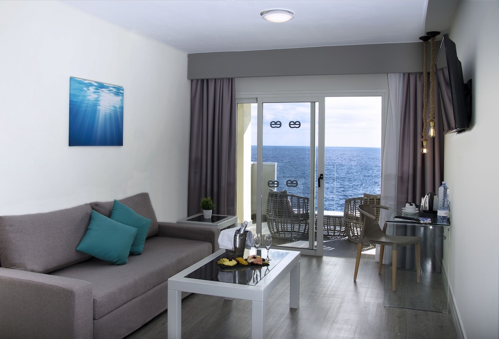 Ereza Mar - Adults Only 53/75