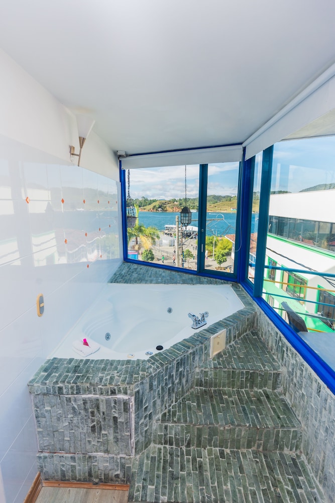 Hotel Guatatur 43/50