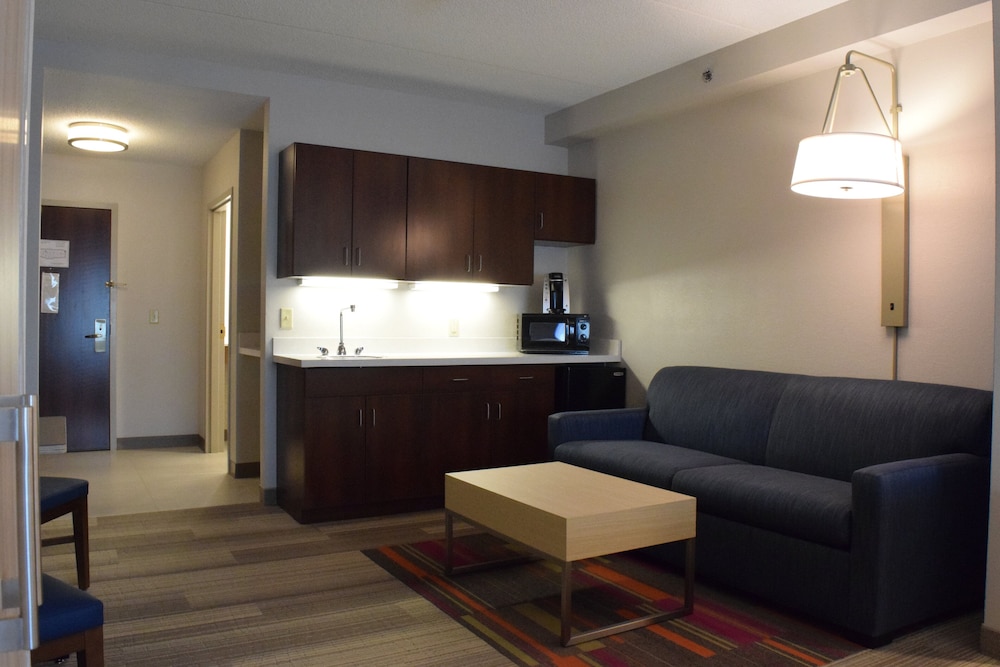 Holiday Inn Express & Suites Rochester Webster, an IHG Hotel 8/50