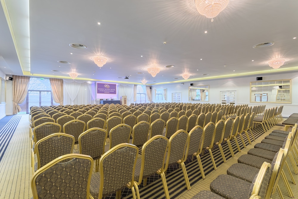 Raheen Woods Hotel 59/70