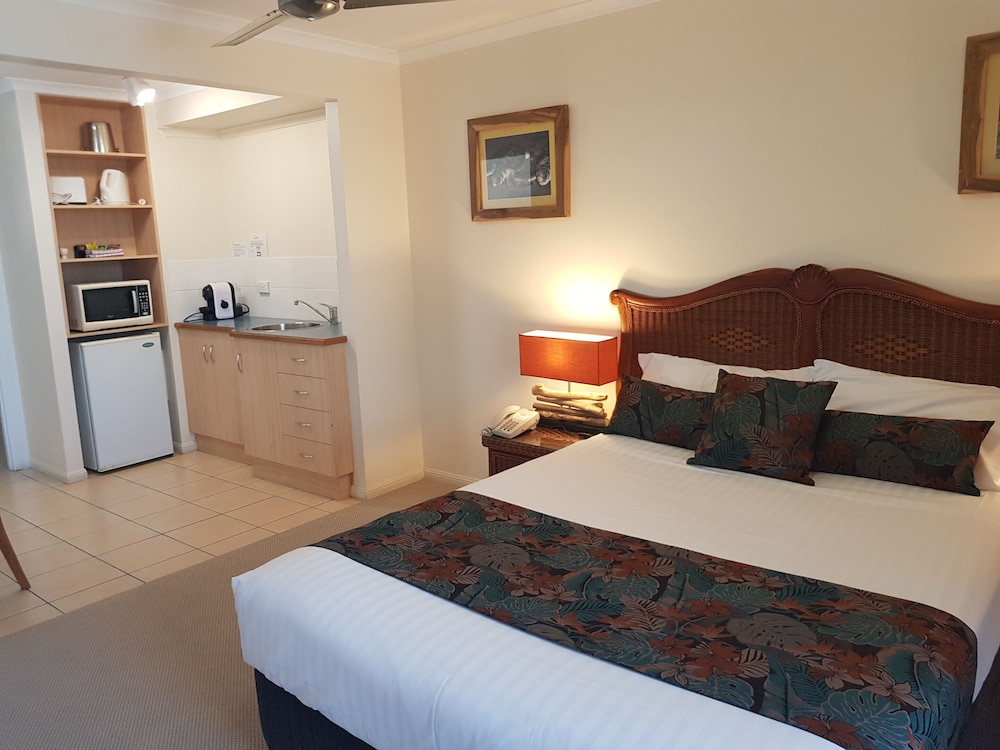 Rose Bay Resort 10/70