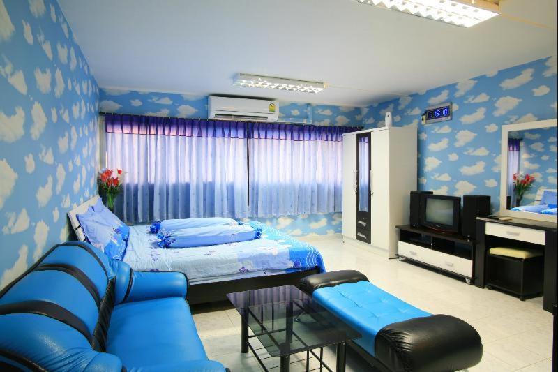 Deluxe At Popular Condo 26/34
