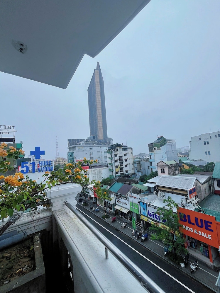 Jade Hotel 5/62
