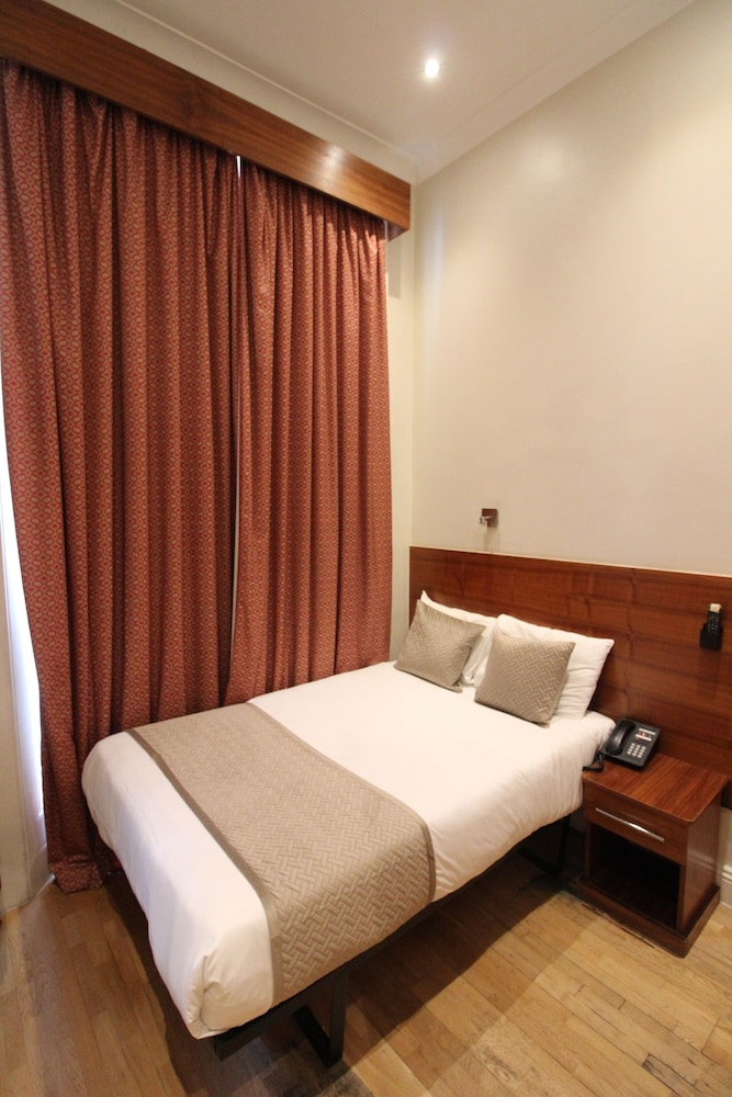 ROOM, DOUBLE BED