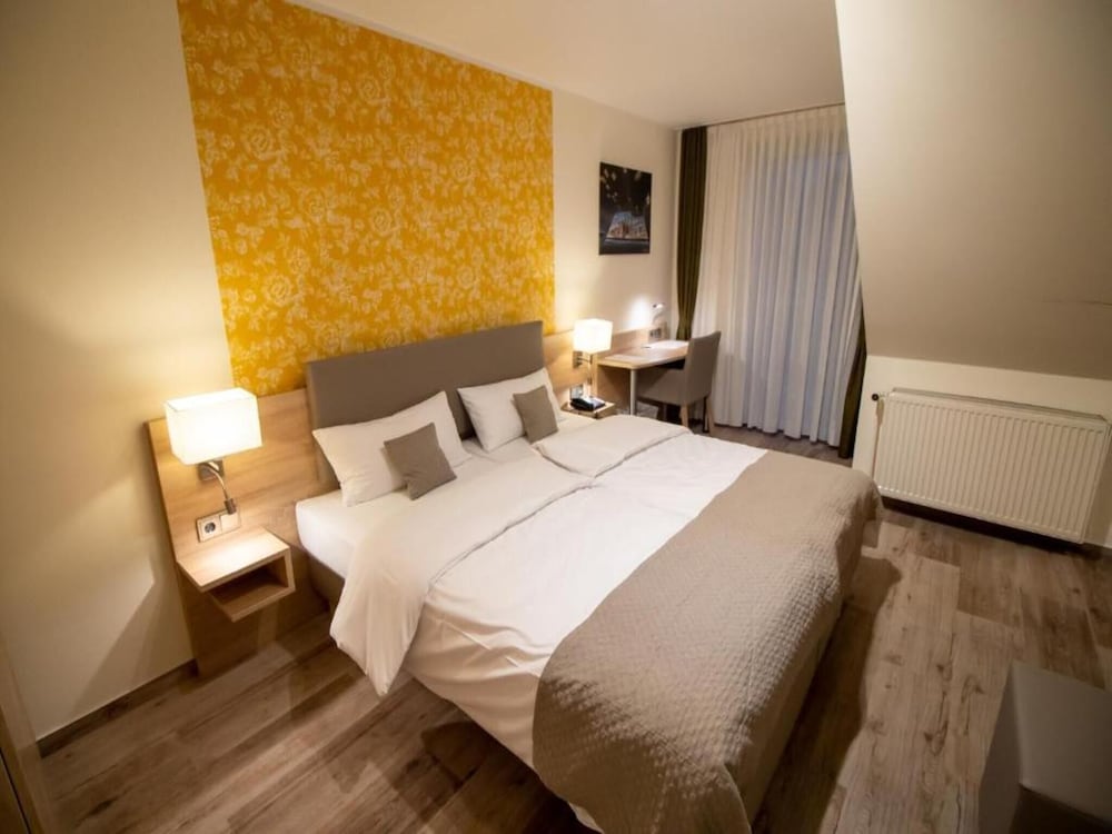 Hotel Fallersleber Spieker 7/50