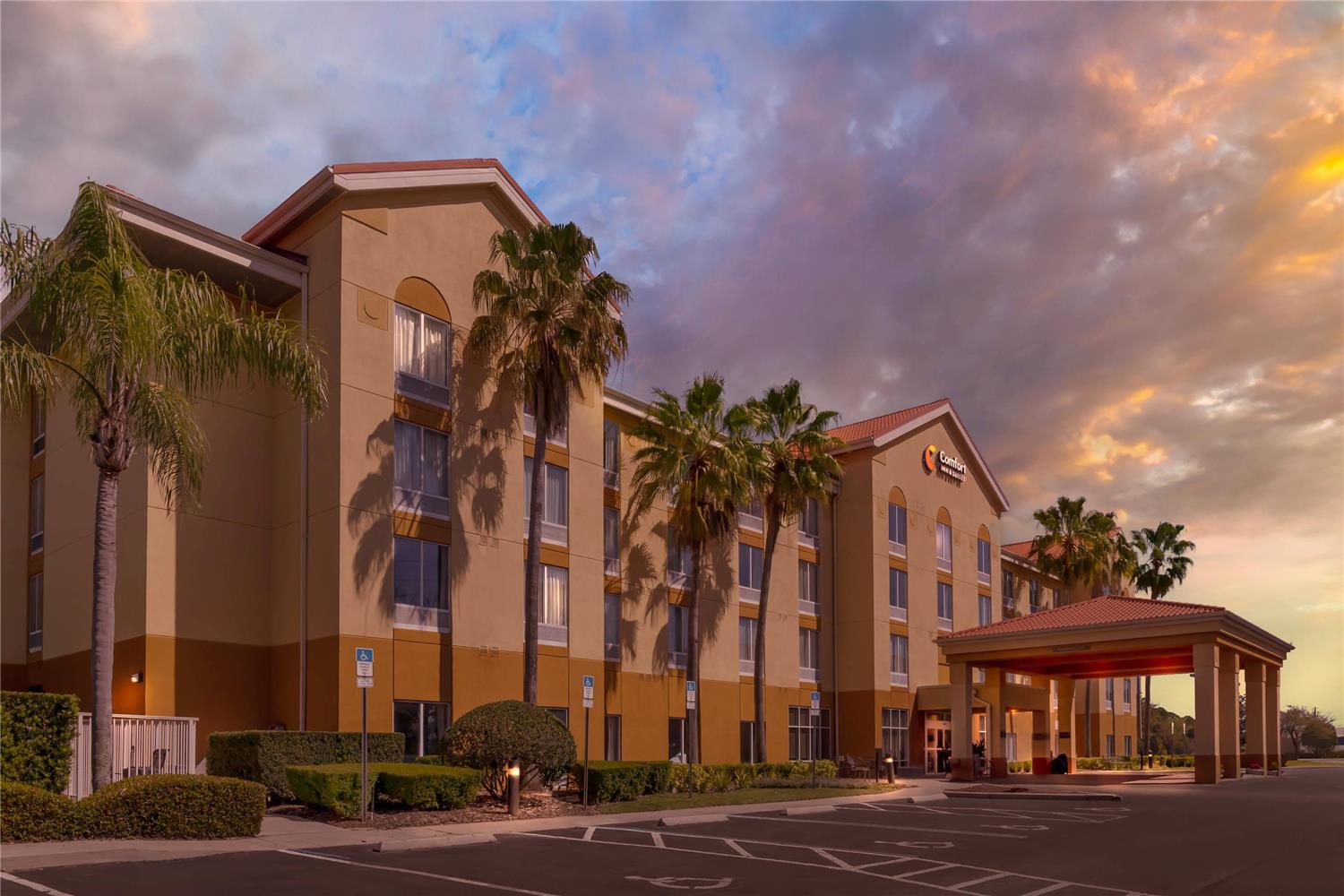 Comfort Inn & Suites Orlando North 2/25