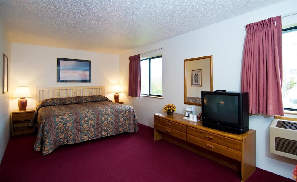 Americas Best Value Inn & Suites International Falls 8/23