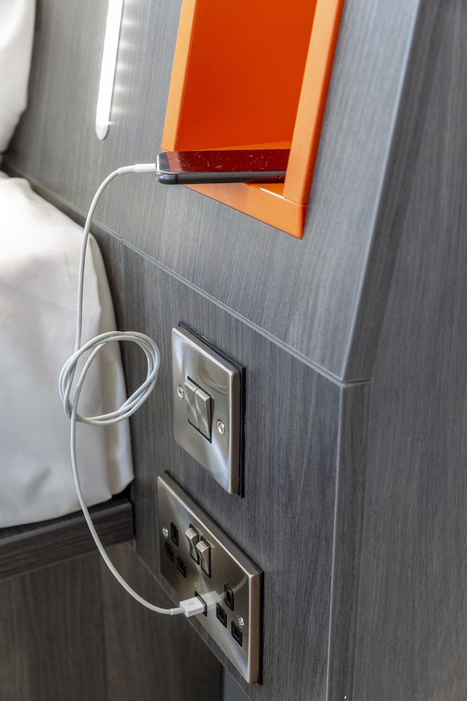 Easyhotel Reading photo2