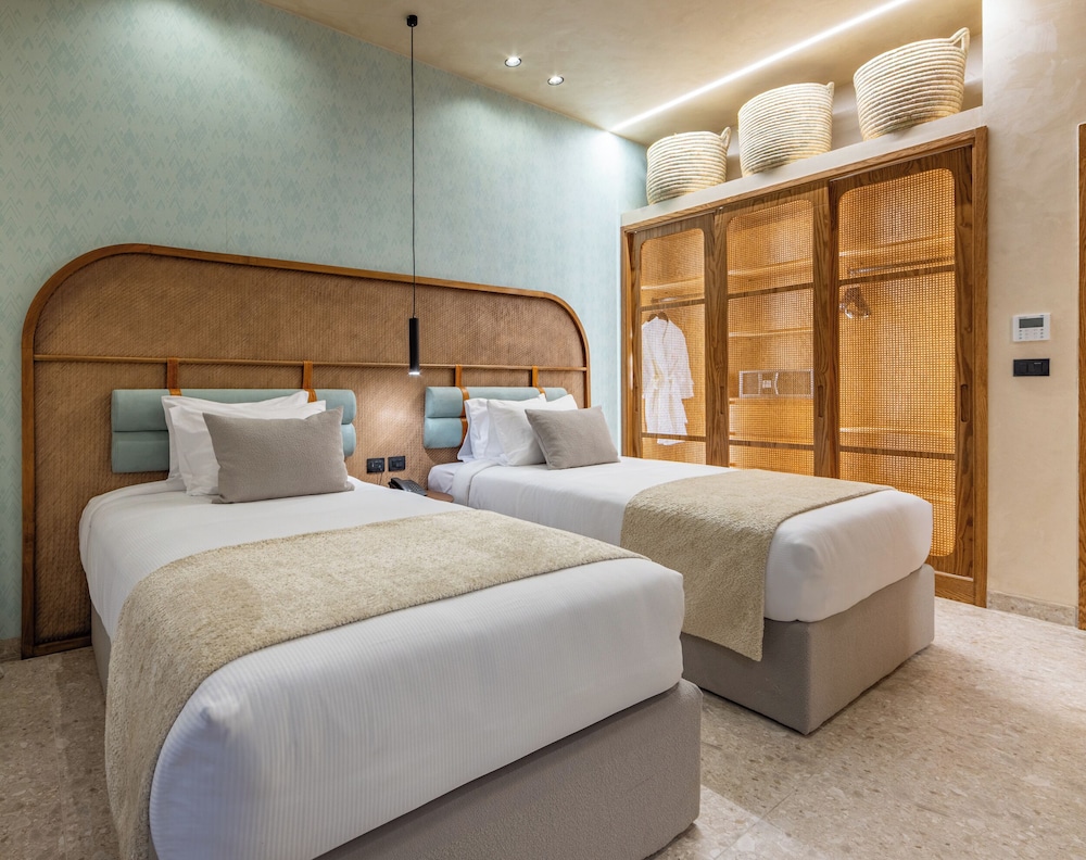 DELUXE, SUITE, GARDEN VIEW