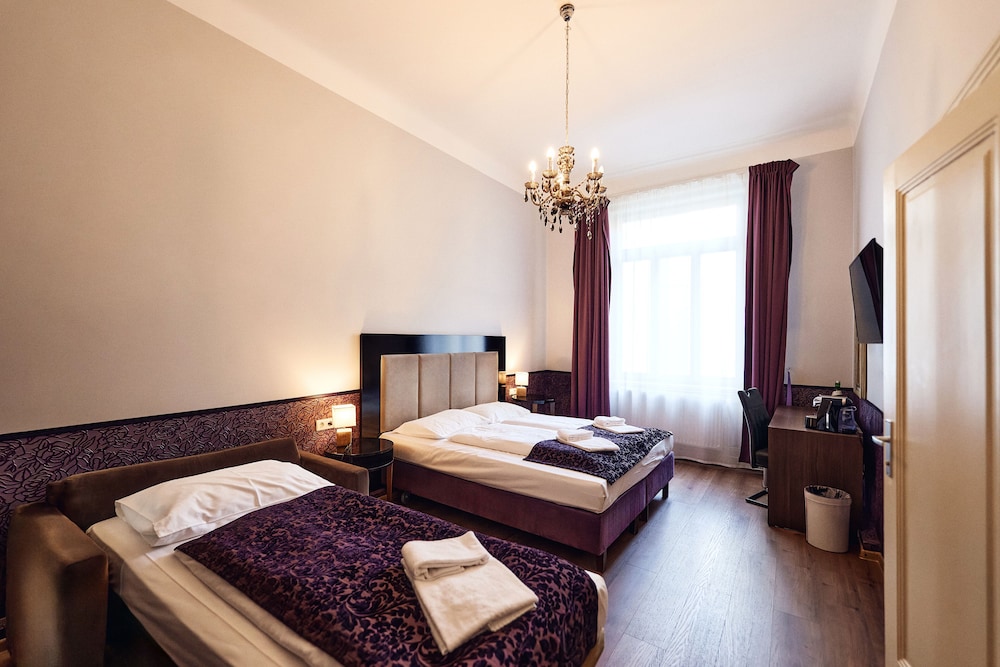 PENSION BARON AM SCHOTTENTOR HOTEL 11/50